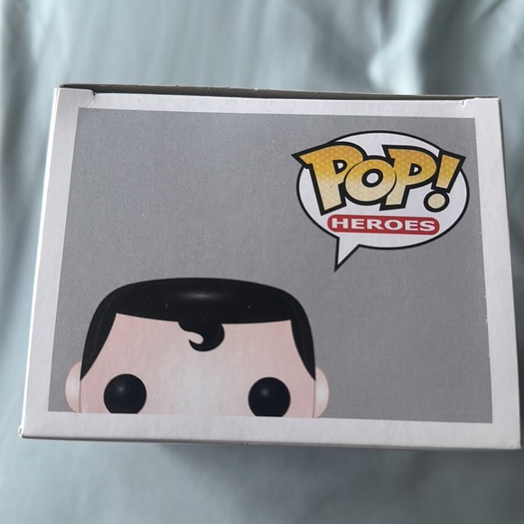 Funko POP Superman 07 Vinyl Figurine- DC Universe - Picture 3 of 6
